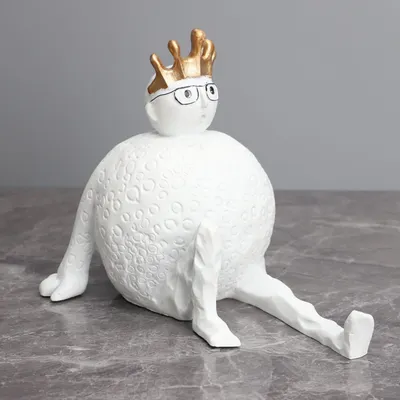 Modern Minimalist Creative Resin Sculpture Crown Sitting Modeling Crafts Decorations Ornaments