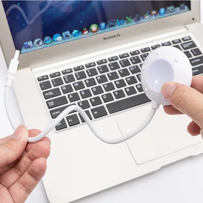 مصباح ليلي يعمل بمنفذ USB على شكل طبق طائر