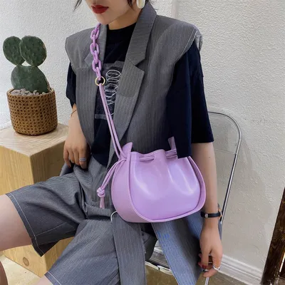 Pleated chain bag