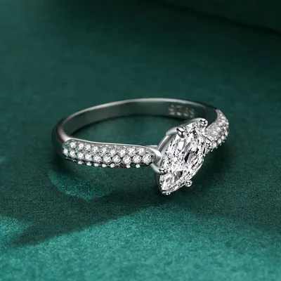 925 Sterling Silver Light Luxury Diamond Ring