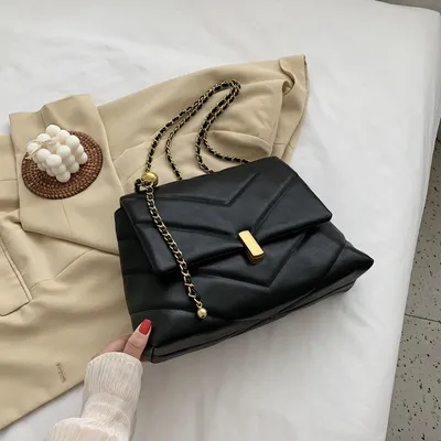 Fashion chain messenger bag