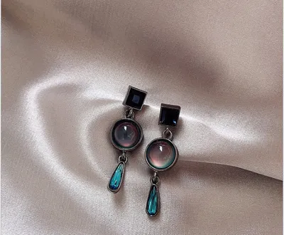 Light luxury design crystal earrings