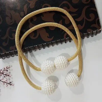 ستارة مغناطيسية تربط خرز اللؤلؤ