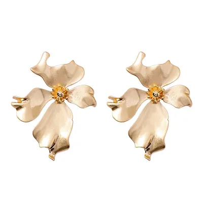 Retro texture metal three-dimensional flower earrings fashion exaggerated atmosphere earrings personality cold wind cross-earth earrings female
