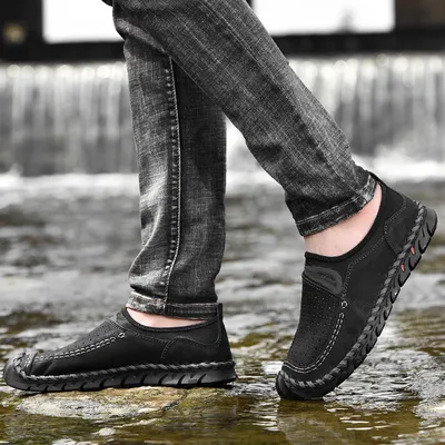 Breathable hiking shoes
