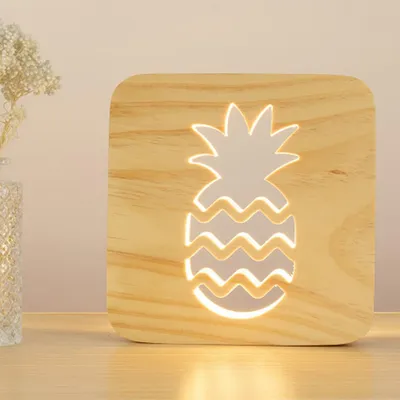 مصباح ليلي خشبي على شكل أناناس مزود بإضاءة LED ومنفذ USB