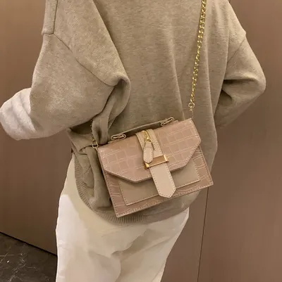 Stone pattern tote