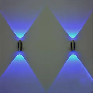 ضوء LED مزدوج الرأس على الحائط
