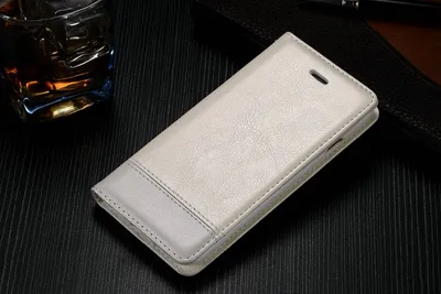 Flip magnet attracts the phone case