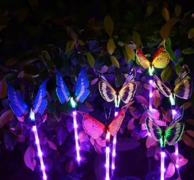 مصباح فراشة يعمل بالطاقة الشمسية، مزود بسبعة ألوان، مصنوع من ألياف LED، مناسب للحدائق والمروج والفيلات، وإضاءة ديكورية.