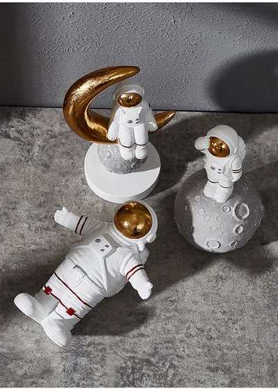 Creative Astronauts Crafts Resin Decoration Coffee Shop Music Bar Cabinet Soft Decorations