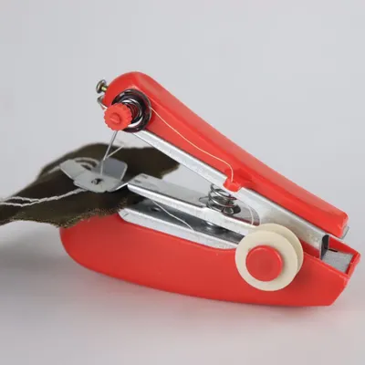 Small Household Hand-held Portable Manual Sewing Machine