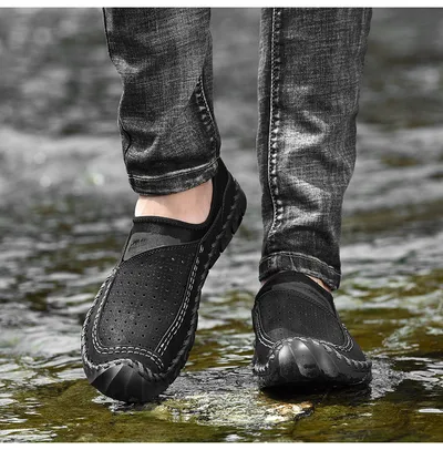 Breathable hiking shoes