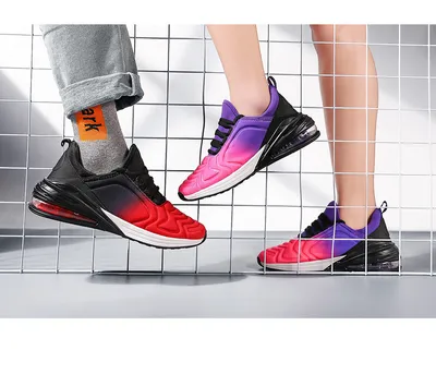 Breathable sports shoes