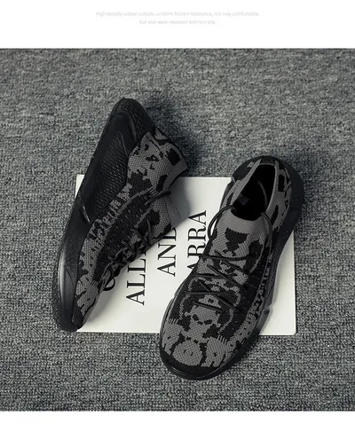 Men's sports shoes