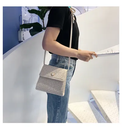 One shoulder straw bag