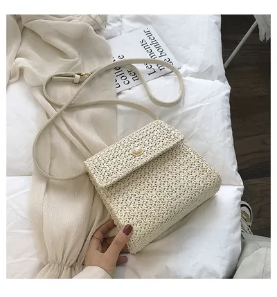 One shoulder straw bag