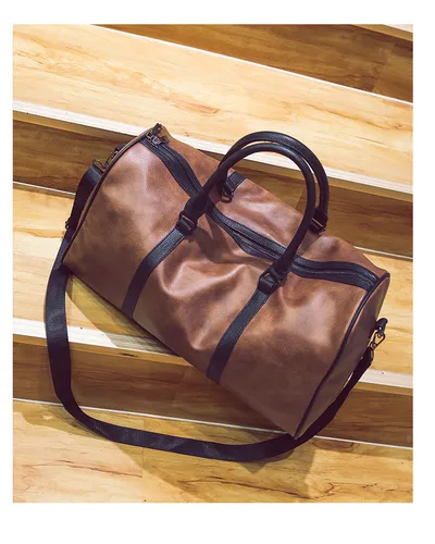 Color contrast travel bag