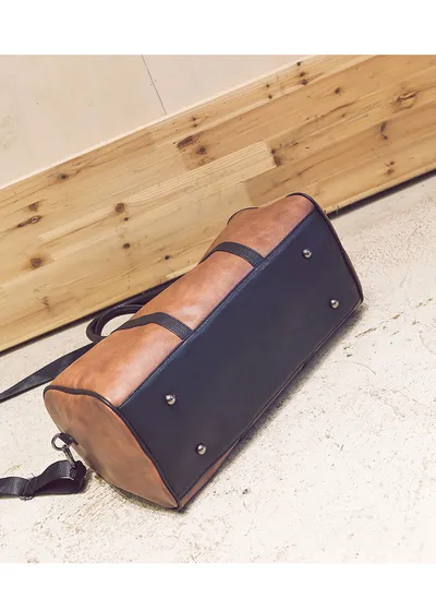 Color contrast travel bag