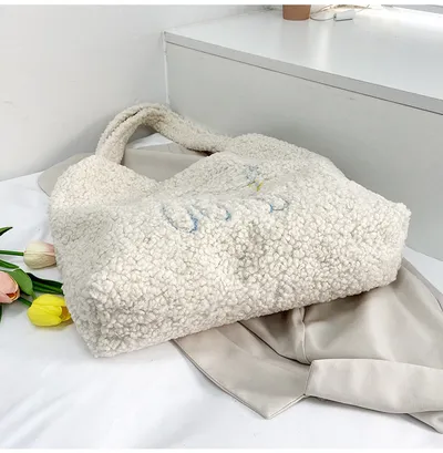حقائب نسائية كبيرة السعة لموسمي الخريف والشتاء