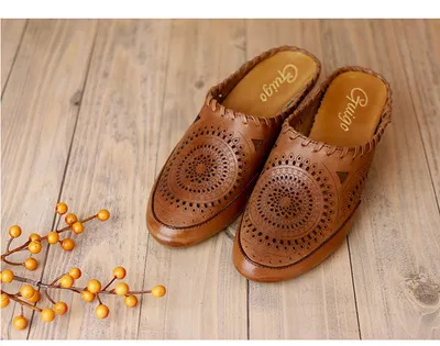 Retro women's Baotou mid-heel hollow leather sandals