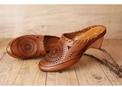 Retro women's Baotou mid-heel hollow leather sandals
