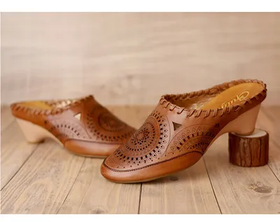 Retro women's Baotou mid-heel hollow leather sandals