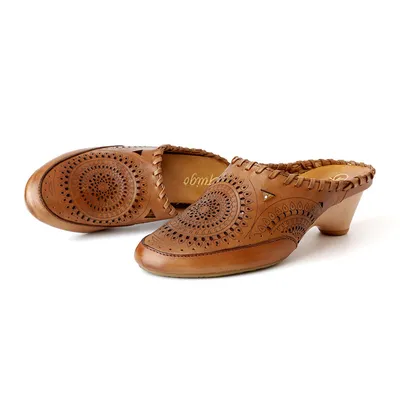 Retro women's Baotou mid-heel hollow leather sandals