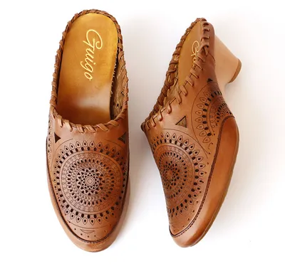 Retro women's Baotou mid-heel hollow leather sandals