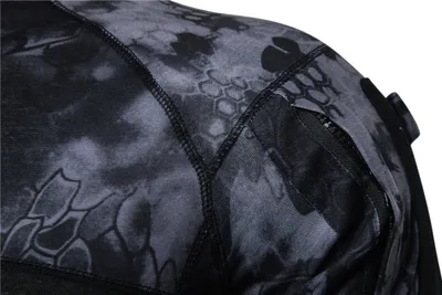 Camouflage panel zipper T-shirt