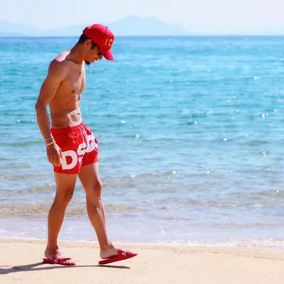Sweat-absorbent and quick-drying three-point shorts