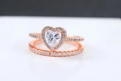 Classic women's heart-shaped ring