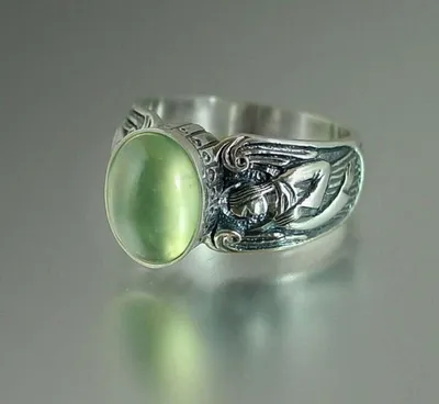 Retro Head Shape Light Green Moonstone Ring Popular Ornament