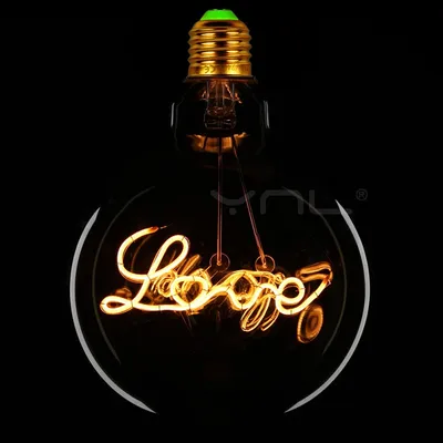 مصباح على شكل حرف LOVE بإضاءة دافئة فنية
