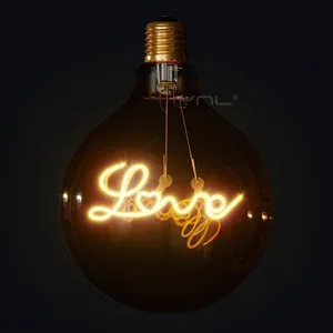 مصباح على شكل حرف LOVE بإضاءة دافئة فنية