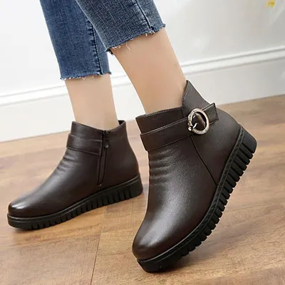 Elderly flat warm short boots