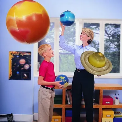 بالون كرتوني سميك لنظام شمسي مكون من تسعة كواكب