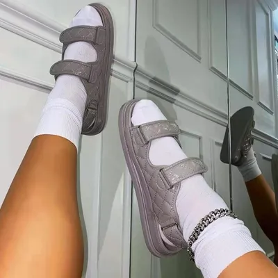 صنادل أموي ذات الكعب الأوسط ونعل صغير مع نعل صغير من نوع فيلكرو