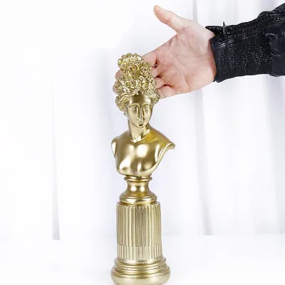 Nordic Light Luxury Living Room Golden Resin Craft Decoration