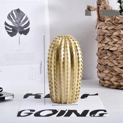 Nordic Light Luxury Living Room Golden Resin Craft Decoration