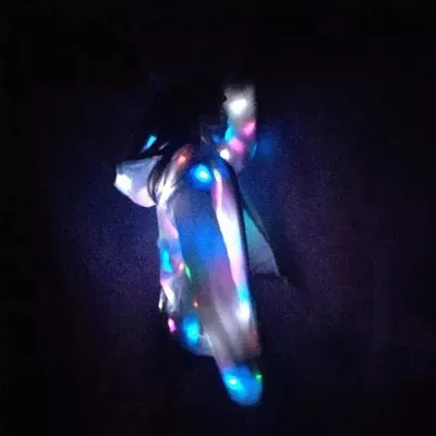 سترة مضيئة بتقنية LED