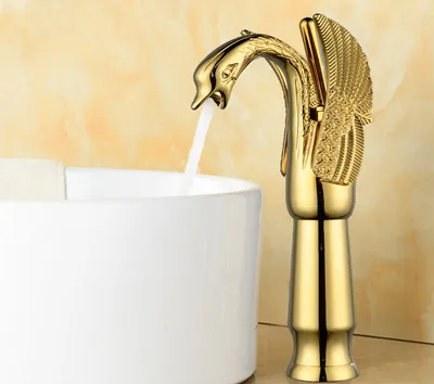 صنبور حوض الغسيل، صنبور نحاسي عتيق، حمام وطاولة يد