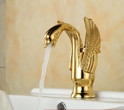 صنبور حوض الغسيل، صنبور نحاسي عتيق، حمام وطاولة يد