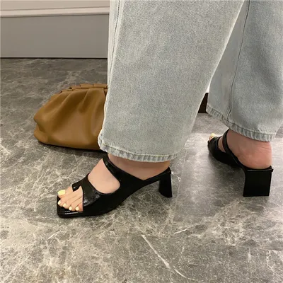 High-heeled chunky heel sandals