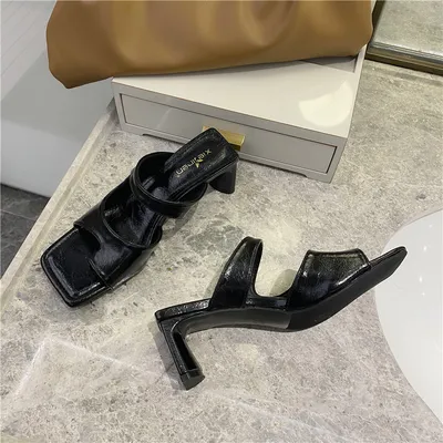 High-heeled chunky heel sandals