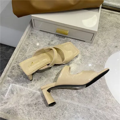 High-heeled chunky heel sandals