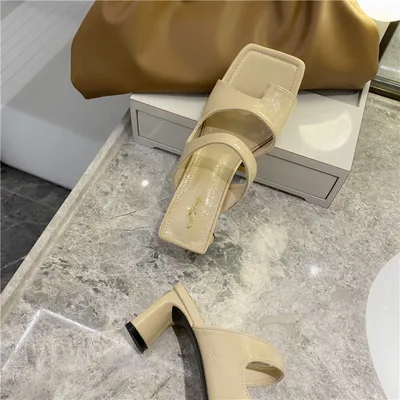 High-heeled chunky heel sandals