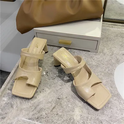 High-heeled chunky heel sandals