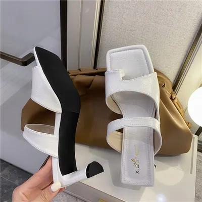 High-heeled chunky heel sandals