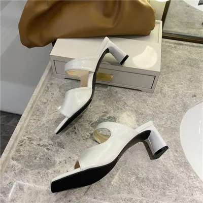 High-heeled chunky heel sandals